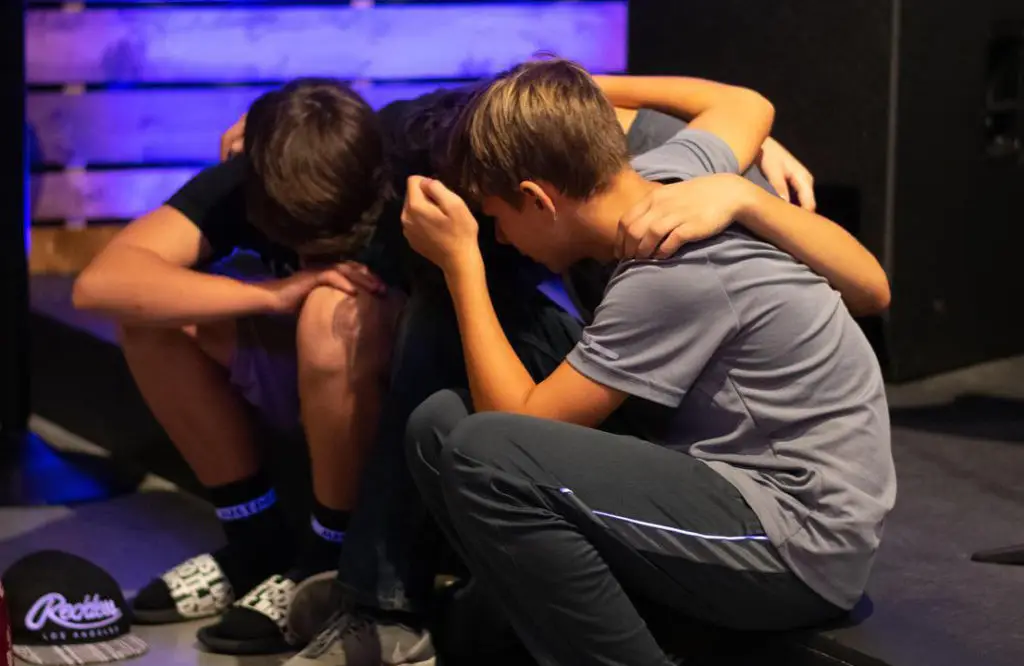 boys praying