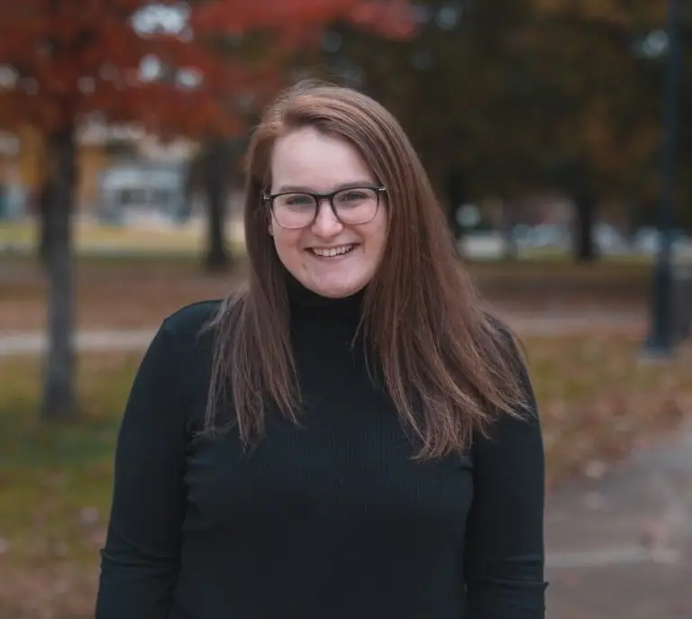 Katelyn Ratley Headshot