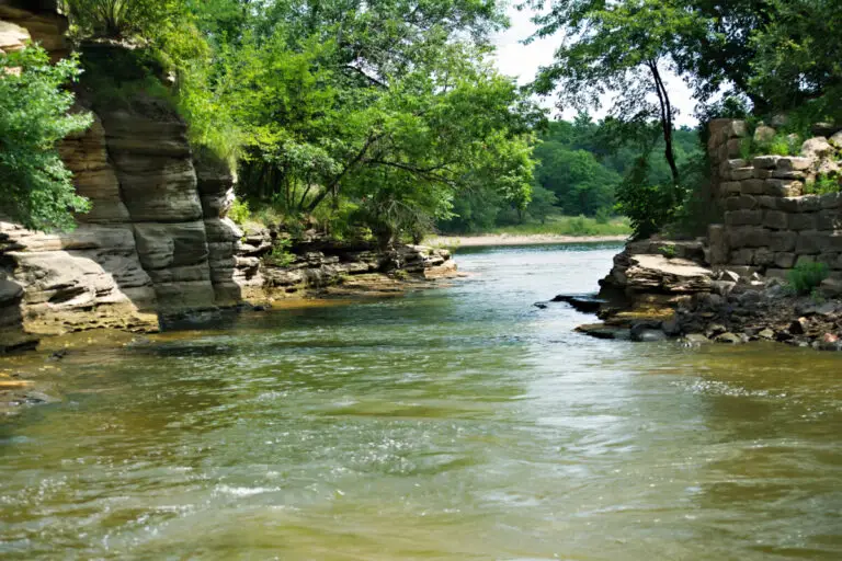 River.PeacefulScene.lightstock 153774 medium matt
